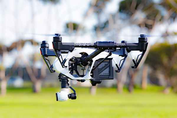 Nauka latania dronem - początek przygody z nowym hobby