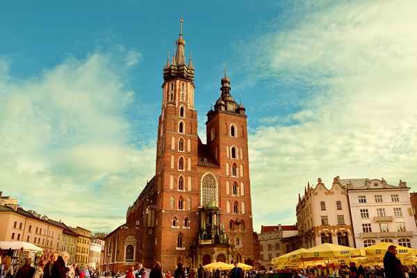 Czy warto inwestować w mieszkania w Krakowie?